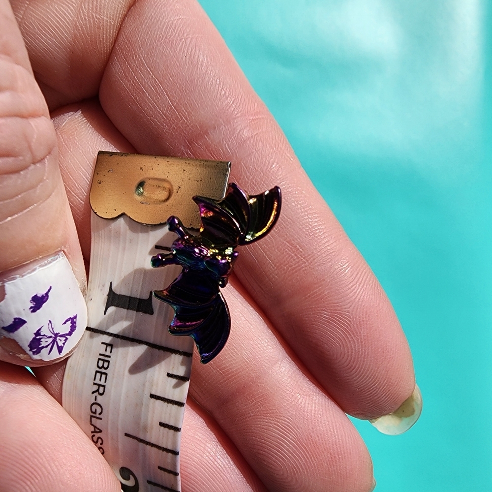 🎆 Chameleon Bat Stud Earrings | Blue Purple Color-Shift | Goth Halloween | OS - Picture 3 of 3